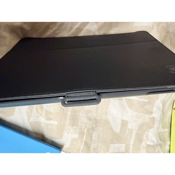 Speck Black 9.7\